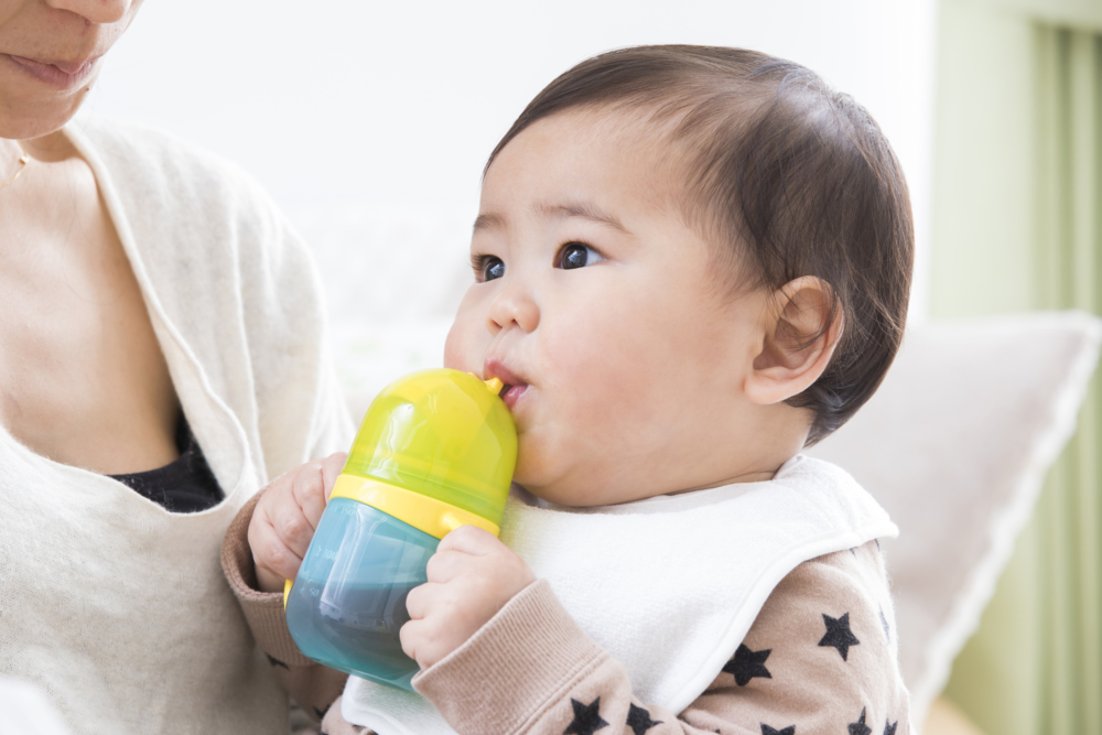 赤ちゃんが麦茶を飲めるのはいつから？粉末・紙パック等おすすめ9選