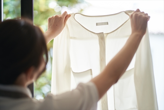 【服についたワキガの臭いを取る方法】最強アイテム6選！口コミも。洗剤はどれがいい？